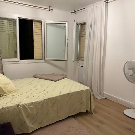 2 Pieces Centre Terrasse Et A 5 Min Κάννες