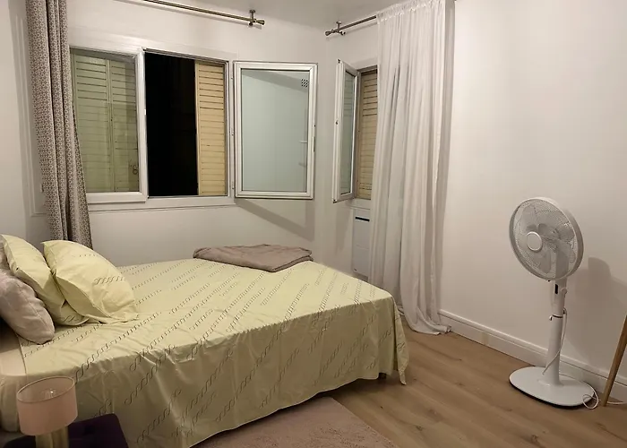 2 Pieces Centre Terrasse Et A 5 Min Cannes